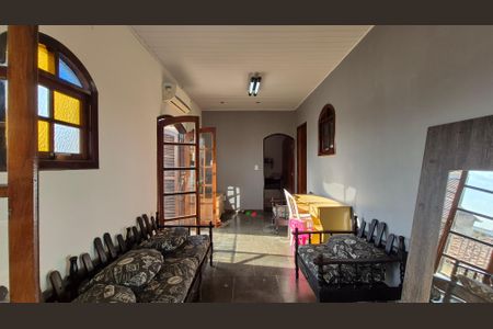 Casa à venda com 227m², 3 quartos e 4 vagas Casa à venda com 227m², 3 quartos e 4 vagasQuarto de Serviço 1