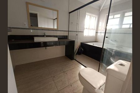 Casa à venda com 4 quartos, 300m² em Jardim das Vertentes, São Paulo