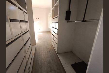 Casa à venda com 4 quartos, 300m² em Jardim das Vertentes, São Paulo