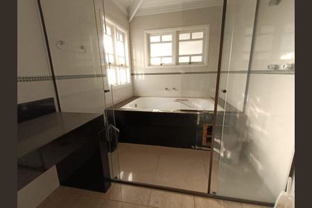 Casa à venda com 4 quartos, 300m² em Jardim das Vertentes, São Paulo