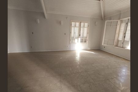 Casa à venda com 4 quartos, 300m² em Jardim das Vertentes, São Paulo