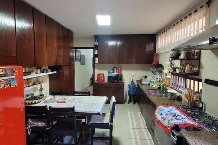 Casa à venda com 185m², 3 quartos e 2 vagas