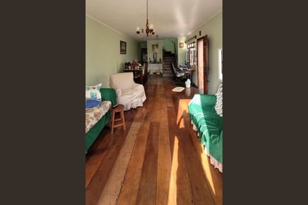 Casa à venda com 197m², 3 quartos e 4 vagas