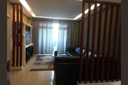 Casa à venda com 4 quartos, 320m² em Cidade São Francisco, São Paulo