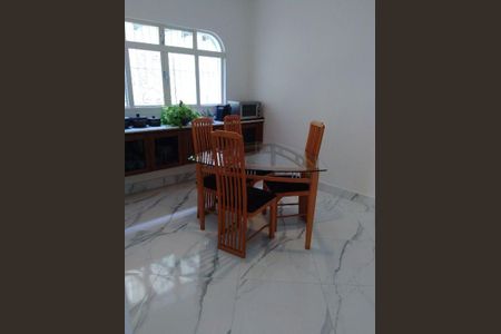 Casa à venda com 3 quartos, 260m² em Jardim das Vertentes, São Paulo