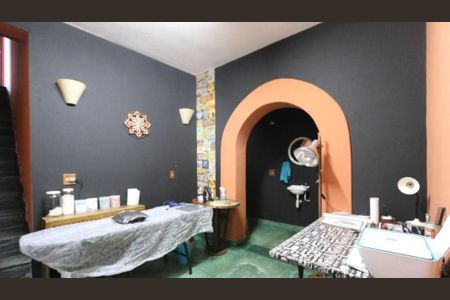 Casa à venda com 4 quartos, 355m² em Vila Sonia, São Paulo