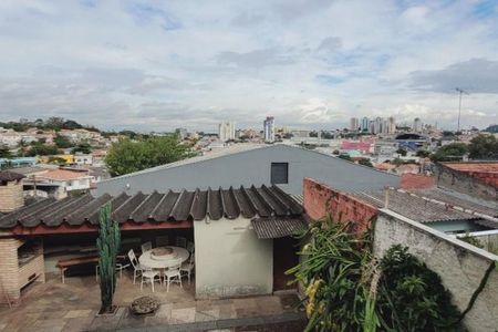 Casa à venda com 215m², 4 quartos e 4 vagas