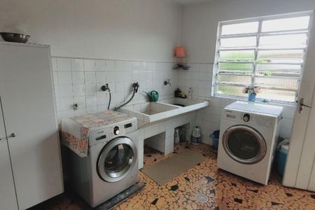 Casa à venda com 215m², 4 quartos e 4 vagas