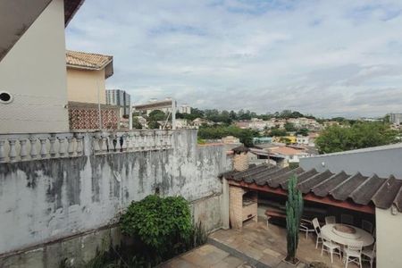 Casa à venda com 215m², 4 quartos e 4 vagas