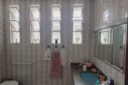 Casa à venda com 215m², 4 quartos e 4 vagas