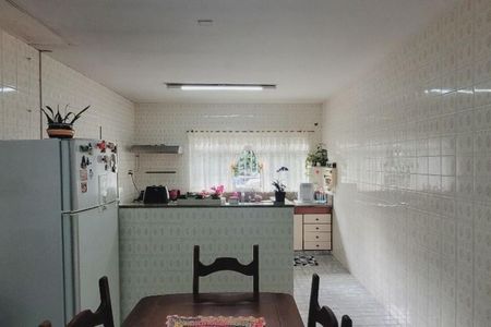 Casa à venda com 215m², 4 quartos e 4 vagas