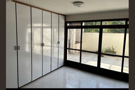 Casa à venda com 3 quartos, 232m² em Vila Albano, São Paulo