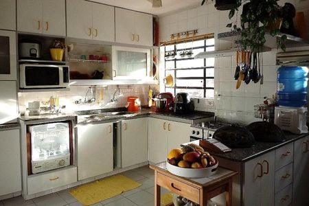 Casa à venda com 300m², 6 quartos e 4 vagas