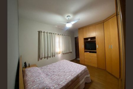 Casa à venda com 4 quartos, 310m² em Vila Ipojuca, São Paulo
