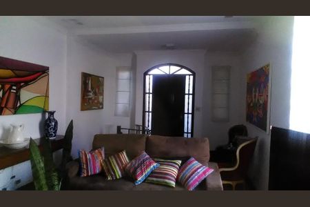 Casa à venda com 6 quartos, 375m² em Vila Sonia, São Paulo