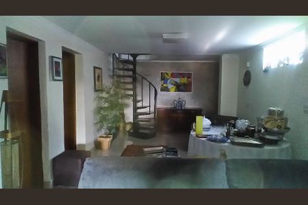 Casa à venda com 6 quartos, 375m² em Vila Sonia, São Paulo