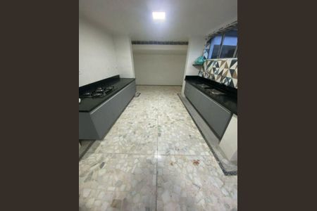 Casa à venda com 3 quartos, 325m² em Vila Pirajussara, São Paulo