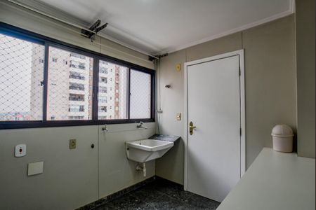 Apartamento à venda com 140m², 3 quartos e 3 vagas Apartamento à venda com 140m², 3 quartos e 3 vagasÁrea de Serviço