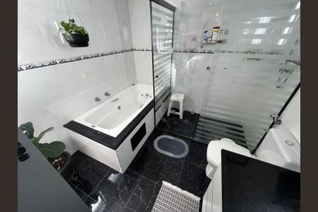 Apartamento à venda com 198m², 4 quartos e 3 vagasBanheiro da Suíte
