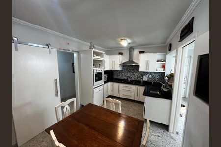 Apartamento à venda com 198m², 4 quartos e 3 vagasCozinha