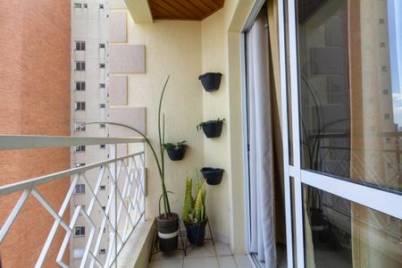 Apartamento à venda com 57m², 2 quartos e 1 vaga Apartamento à venda com 57m², 2 quartos e 1 vagaVaranda