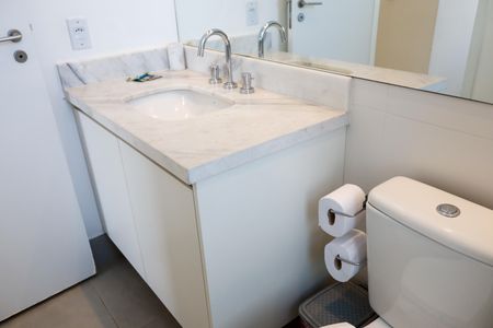 Apartamento à venda com 66m², 2 quartos e 1 vaga Apartamento à venda com 66m², 2 quartos e 1 vagaBanheiro da Suíte 2