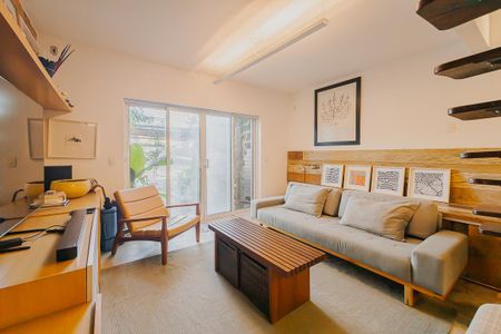 Sala de casa à venda com 2 quartos, 100m² em Alto de Pinheiros, São Paulo