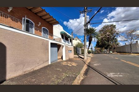 Casa à venda com 260m², 3 quartos e 3 vagasFachada