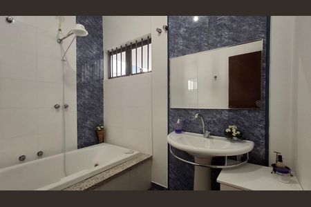 Casa à venda com 260m², 3 quartos e 3 vagasBanheiro da Suíte