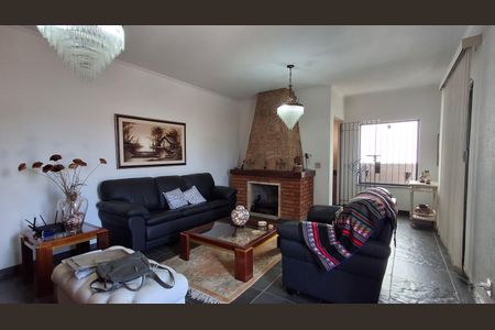 Casa à venda com 260m², 3 quartos e 3 vagasSala