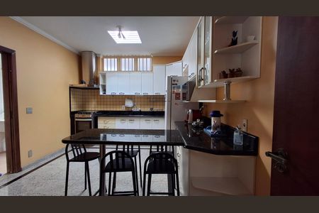 Casa à venda com 260m², 3 quartos e 3 vagasCozinha