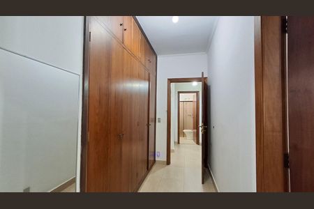 Casa à venda com 260m², 3 quartos e 3 vagasCorredor