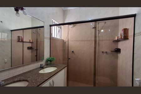 Casa à venda com 260m², 3 quartos e 3 vagasBanheiro