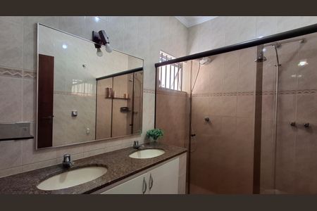 Casa à venda com 260m², 3 quartos e 3 vagasBanheiro
