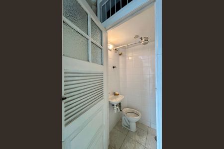Apartamento à venda com 110m², 2 quartos e 1 vaga Apartamento à venda com 110m², 2 quartos e 1 vagaBanheiro de Serviço