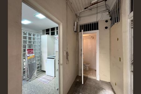 Apartamento à venda com 110m², 2 quartos e 1 vaga Apartamento à venda com 110m², 2 quartos e 1 vagaBanheiro de Serviço