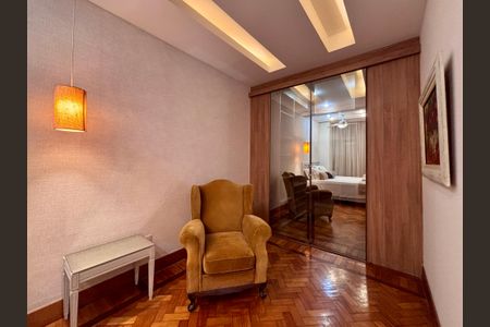 Apartamento à venda com 110m², 2 quartos e 1 vaga Apartamento à venda com 110m², 2 quartos e 1 vagaCloset da Suíte