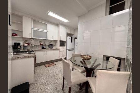 Apartamento à venda com 110m², 2 quartos e 1 vaga Apartamento à venda com 110m², 2 quartos e 1 vagaCozinha