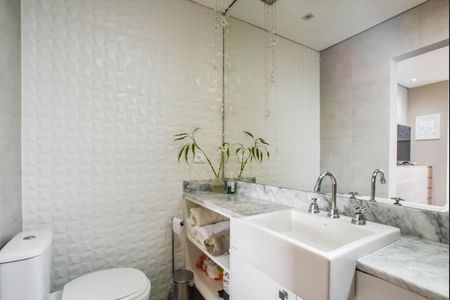 Apartamento à venda com 90m², 2 quartos e 2 vagas Apartamento à venda com 90m², 2 quartos e 2 vagasBanheiro da Suíte