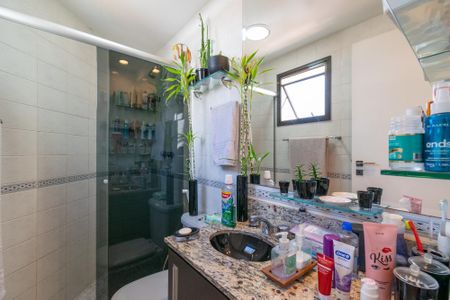 Apartamento à venda com 72m², 3 quartos e 2 vagas Apartamento à venda com 72m², 3 quartos e 2 vagasBanheiro da Suíte