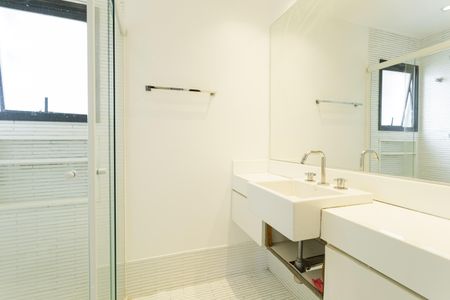 Apartamento à venda com 61m², 2 quartos e 1 vaga Apartamento à venda com 61m², 2 quartos e 1 vagaBanheiro da Suíte