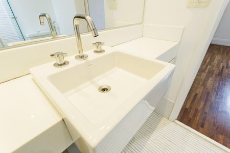Apartamento à venda com 61m², 2 quartos e 1 vaga Apartamento à venda com 61m², 2 quartos e 1 vagaBanheiro da Suíte