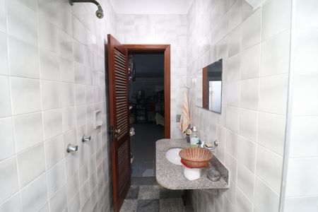 Casa à venda com 450m², 5 quartos e 4 vagasGaragem - Banheiro