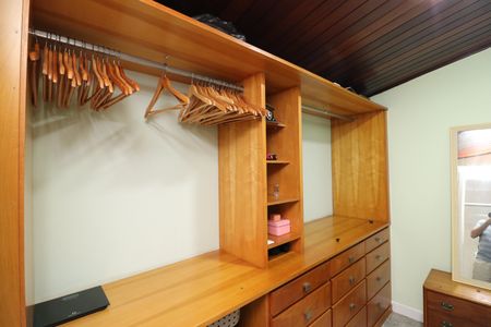 Casa à venda com 450m², 5 quartos e 4 vagasSemi Suíte 1