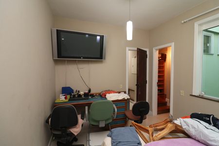 Casa à venda com 450m², 5 quartos e 4 vagasSemi Suíte 1