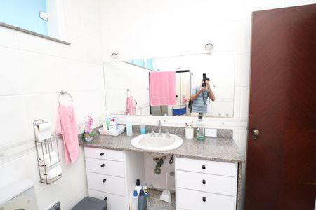 Casa à venda com 450m², 5 quartos e 4 vagasBanheiro da Suíte 2