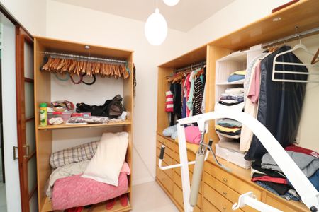 Casa à venda com 450m², 5 quartos e 4 vagasCloset da Suíte 2