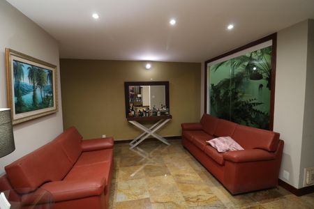 Casa à venda com 450m², 5 quartos e 4 vagasSala