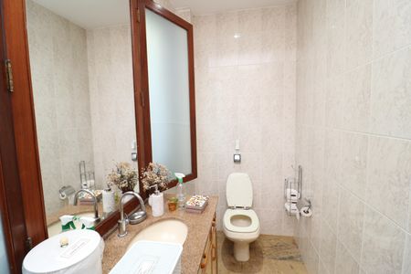 Casa à venda com 450m², 5 quartos e 4 vagasLavabo