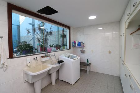 Casa à venda com 450m², 5 quartos e 4 vagasLavanderia